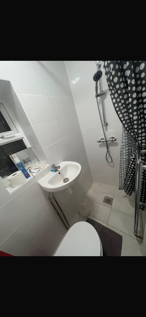 Studio flat to rent in Romford RM7