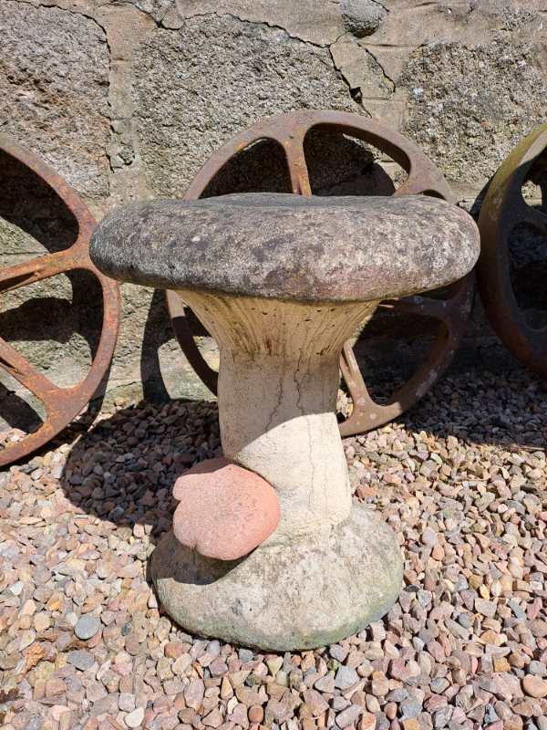 Toadstool Garden Ornament Décor Staddle Straddle Stone