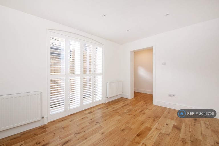 image for 3 bedroom flat in Canal Walk, London, SE3 (3 bed) (#2643758)