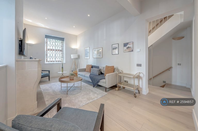 4 bedroom house in Warwick Gardens, London, W14 (4 bed) (#2594857)
