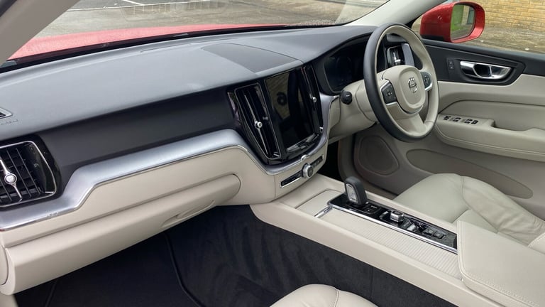 2021 Volvo XC60 2.0 B4D Momentum 5dr AWD Geartronic Diesel Estate Estate Diesel Automatic