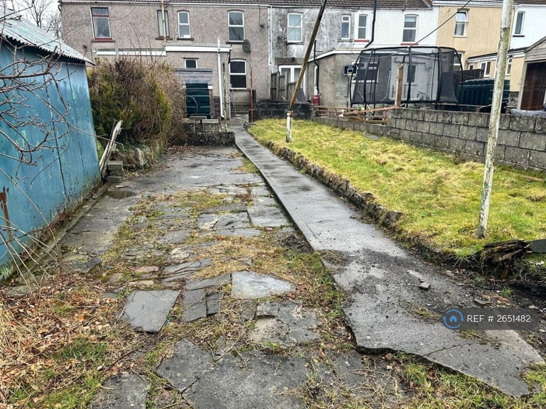 3 bedroom house in Brook Terrace, Ammanford, SA18 (3 bed) (#2651482)