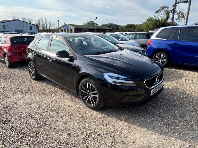 2018 Volvo V40 2.0 T2 Momentum Hatchback 5dr Petrol Manual Euro 6 (s/s) (122 ps)