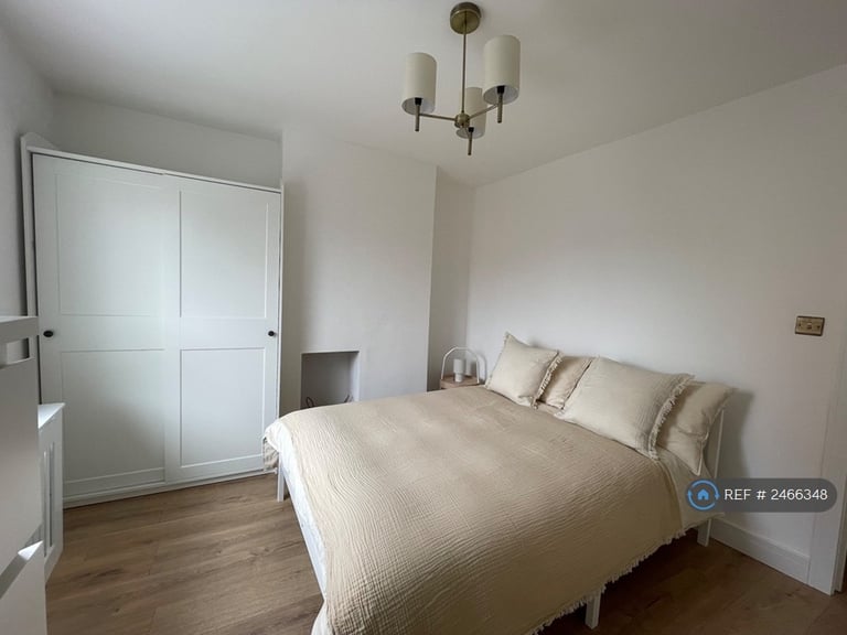 4 bedroom house in Edward Street, Dunstable, LU6 (4 bed) (#2466348)