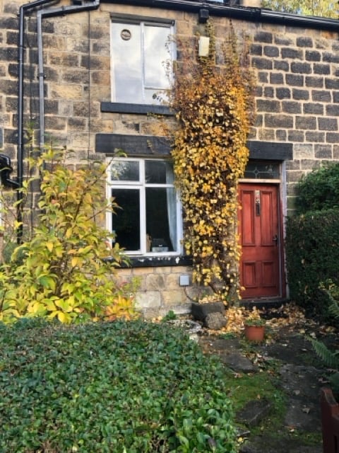 🏡 Rare opportunity – 2-bed stone cottage, Meanwood Park (Hustler’s Row, Leeds)