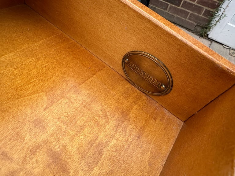 Pair of Luxury And So To Bed Manoir 4 Draw Bedside Chests – Great Condition – RRP £2,570