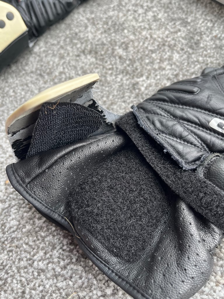 Alpinestars GP pro gloves - Dainese 
