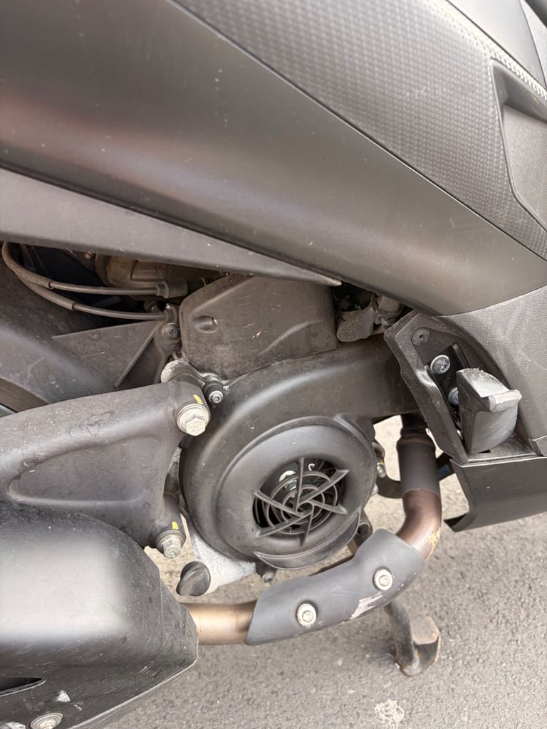Aprilia, SXR, 2024, 49 (cc) 2400 miles 