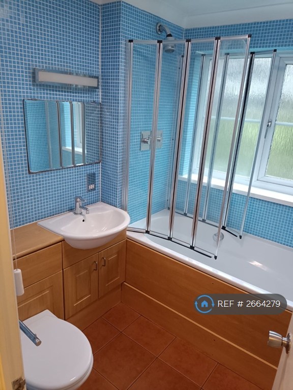 2 bedroom flat in Lindbergh Close, Newport, NP19 (2 bed) (#2664279)