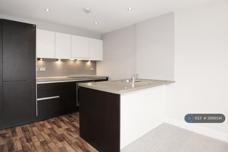 2 bedroom flat in George Street, Prestwich, Manchester, M25 (2 bed) (#2666541)