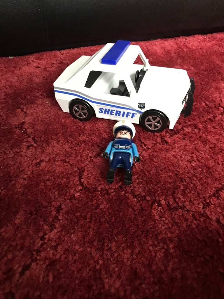 Roblox bundle jeep and police car with figures 