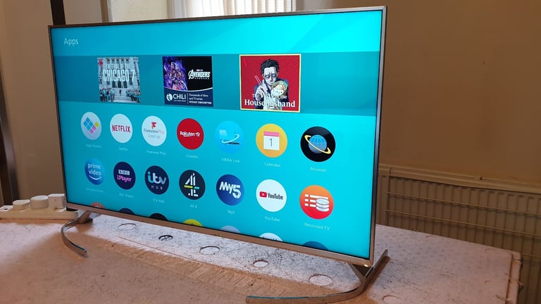 image for PANASONIC 40 INCH SLIM DESIGN SMART 4K UHD HDR LED TV WITH WIFI, FREEVIEW HD, 