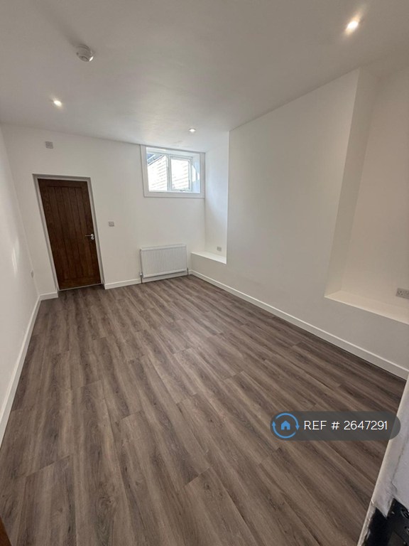 1 bedroom flat in Glumangate, Chesterfield, S40 (1 bed) (#2647291)