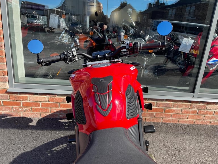 Ducati Streetfighter V4 S