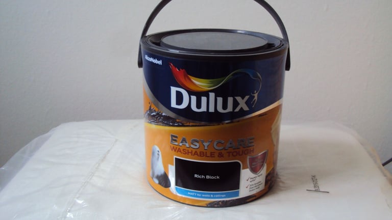 image for Dulux 2.5 litres Easycare paint in Rich Black matt almost new