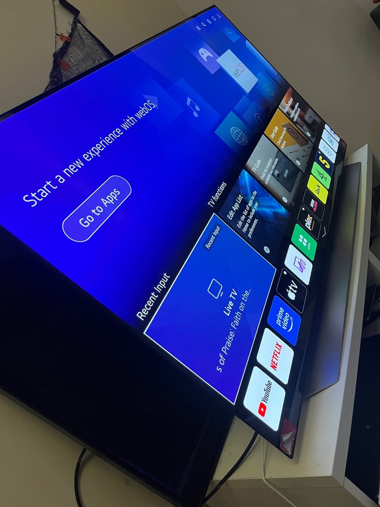 LG 55 inch OLED Smart TV UHD 4K HDR10 Dolby Vision/Atmos Freeview/Freesat HD