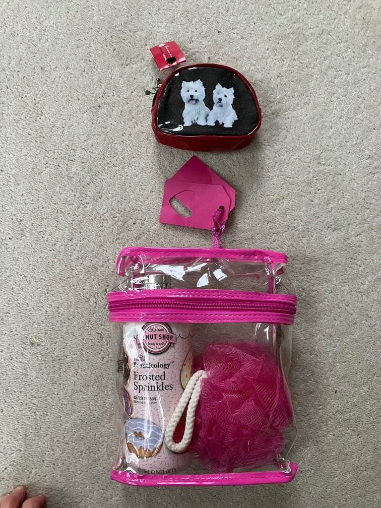 image for Small dog party purse with lip balm &mirror/Baylis & Harding Bath Foam/Cosmetic Bag/Bath Lily