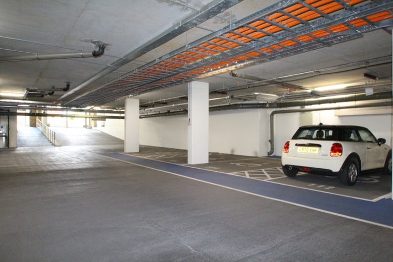 Chain Free! Hane Estate Agents offer a modern 2 bedroom 1st floor flat with a private balcony