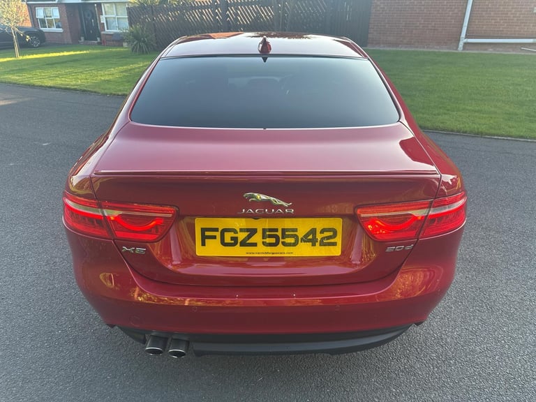 2017 Jaguar XE 2.0 180 BHP / 8 SPEED AUTO / R-SPORT EDITION  / TWO-TONE LEATHER 