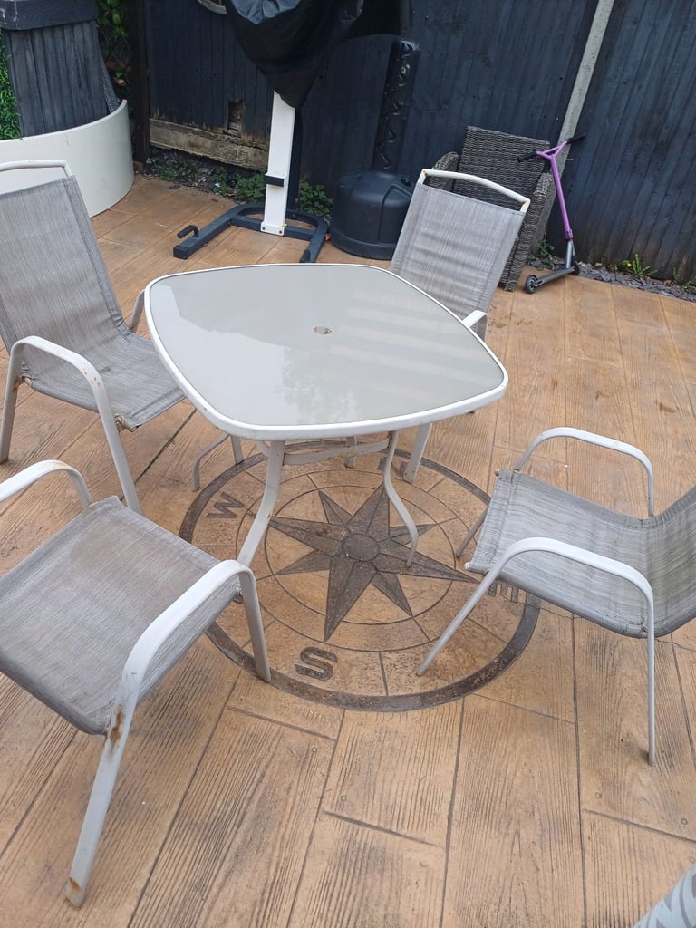 Garden table with 4 chairs 