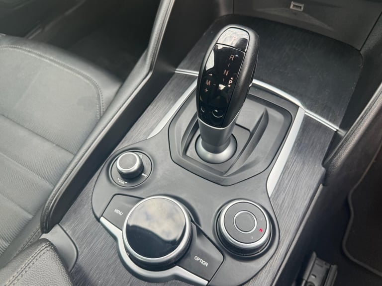 2019 Alfa Romeo Giulia 2.0T Super Auto Euro 6 (s/s) 4dr SALOON Petrol Automatic