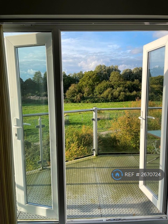 3 bedroom flat in Maltings Close, Cambridge, CB5 (3 bed) (#2670724)