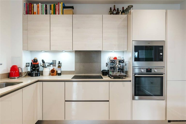 🏡 Spacious Double Room for Couple – Stratford 🏡🗝