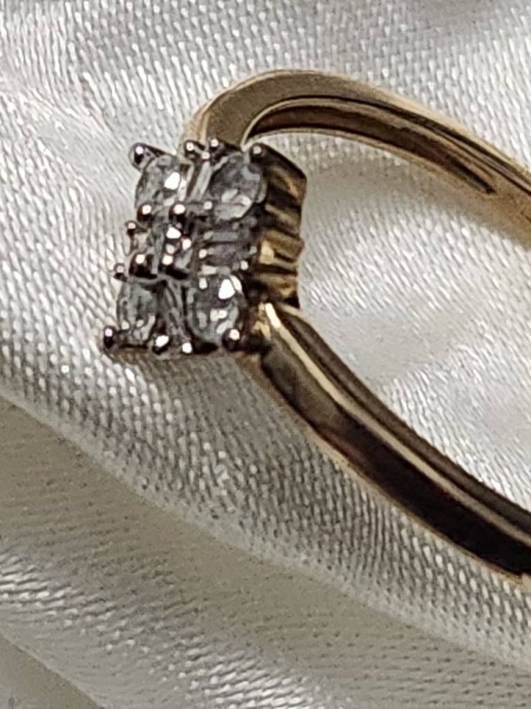 9ct Gold Certified Natural Diamond Ring Size Q Brand new 