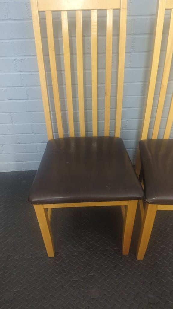 image for Solid oak dining table 5x chairs