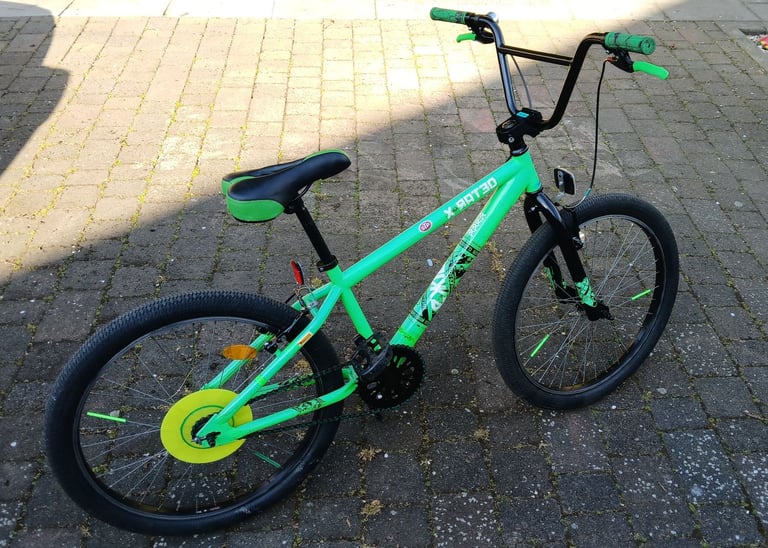 image for BMX  Large  24 inch wheel Unisex Junior/Adult BMX 