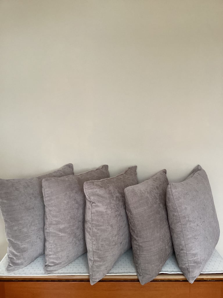 5 cushions 18”x18”  