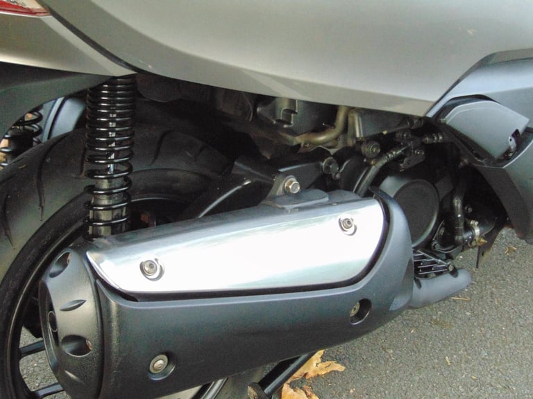 Honda NSS 300 A-D 2016 Forza 300cc Automatic Scooter low miles serviced new MOT 