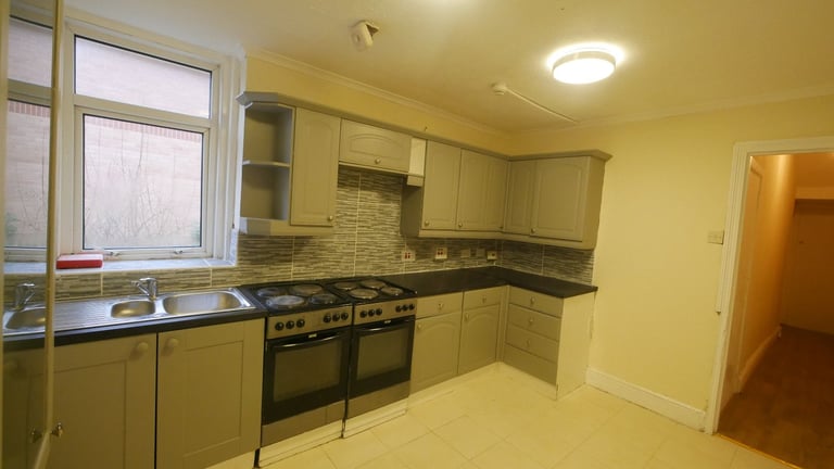 Double room to let in Windham rd. Springbourne. 