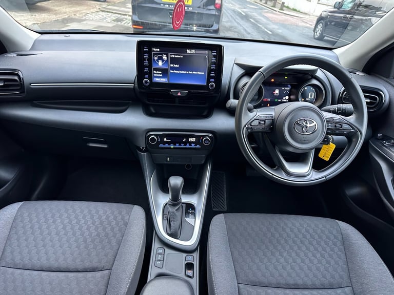 2022 Toyota Yaris 1.5 Hybrid Design 5dr CVT HATCHBACK Petrol/Electric Hybrid Automatic
