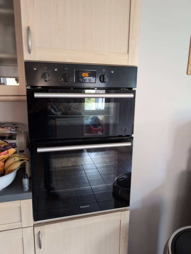 Hotpoint Double Oven 12 months old Model DD2 540 BL