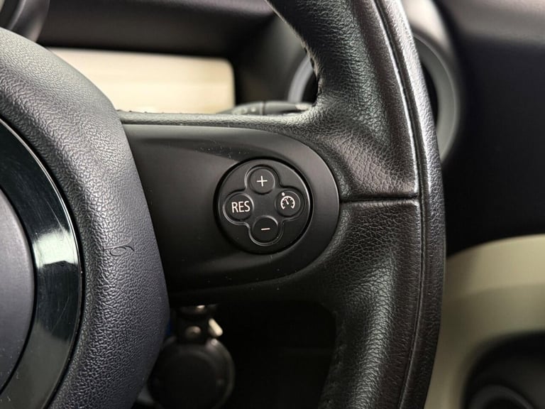 2013 MINI Hatch 1.6 Cooper Auto Euro 5 3dr Hatchback Petrol Automatic