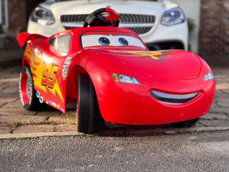 Lightning McQueen Electric Ride-On Car (Age 3-5) Disney Pixar Cars