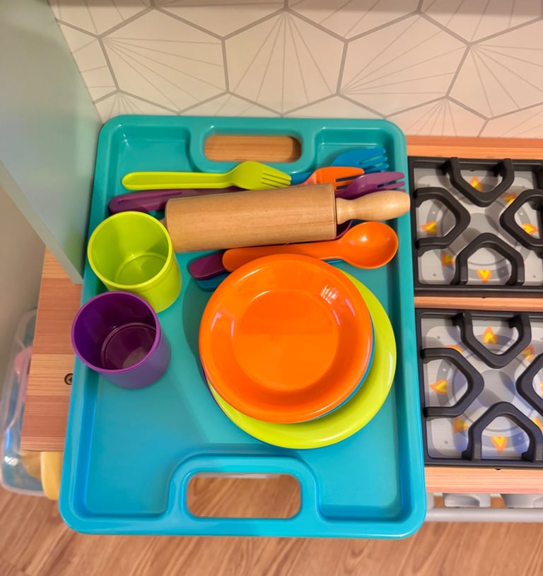 Children’s play kitchen with accessories
