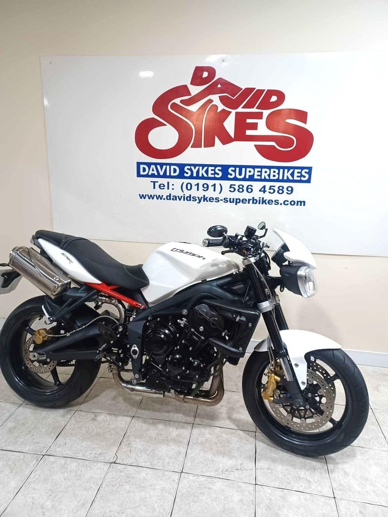 Triumph Street Triple 675-R 61-REG ONLY 411 DRY MILES WITH EXTRAS £5399.OTR