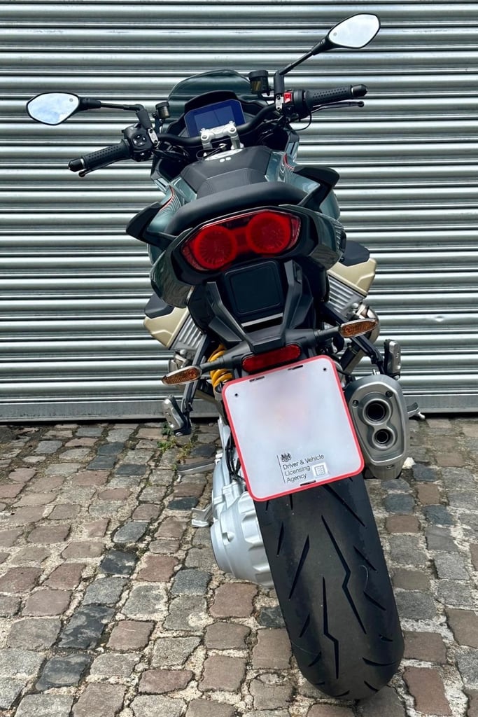 Moto Guzzi V100 Mandello S E5+