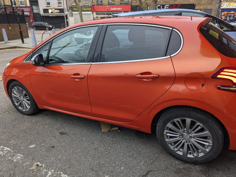 Peugeot, 208, Hatchback, 2015, Manual, 1199 (cc), 5 doors