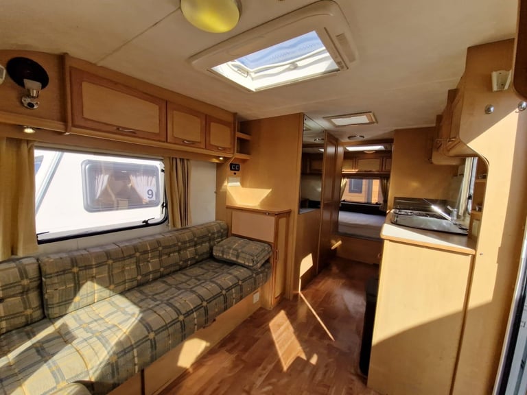 2006 Compass Rambler 18/4L Single axlle 4 Berth Motor Mover Fixed Bed L shape