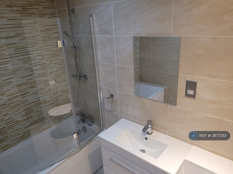 1 bedroom flat in Falcon Drive, Cardiff, CF10 (1 bed) (#2677313)