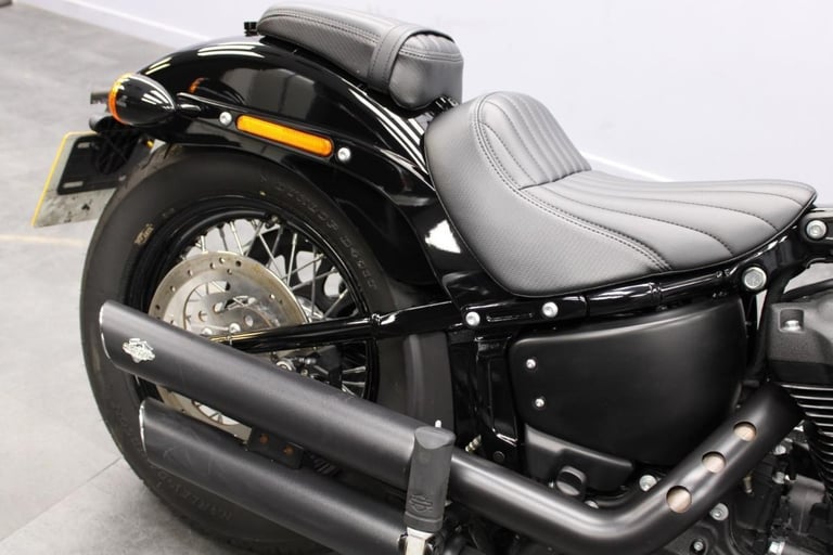 2021 Harley-Davidson FXBBS Softail Street Bob in Vivid Black