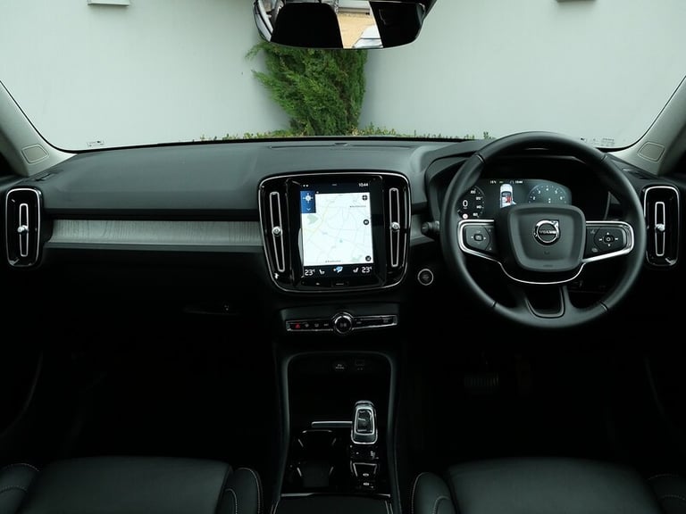 2020 Volvo XC40 2.0 B4P Inscription Pro 5dr Auto ESTATE PETROL Automatic