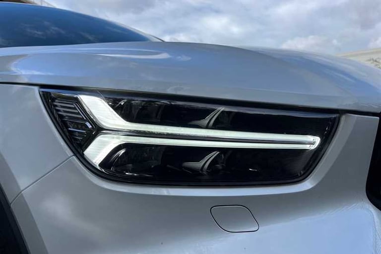 2020 Volvo XC40 2.0 B4P R DESIGN Pro 5dr Auto ESTATE PETROL Automatic