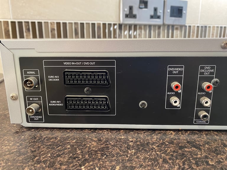 AIWA HV-DH10 DVD/VIDEO CASSETTE RECORDER