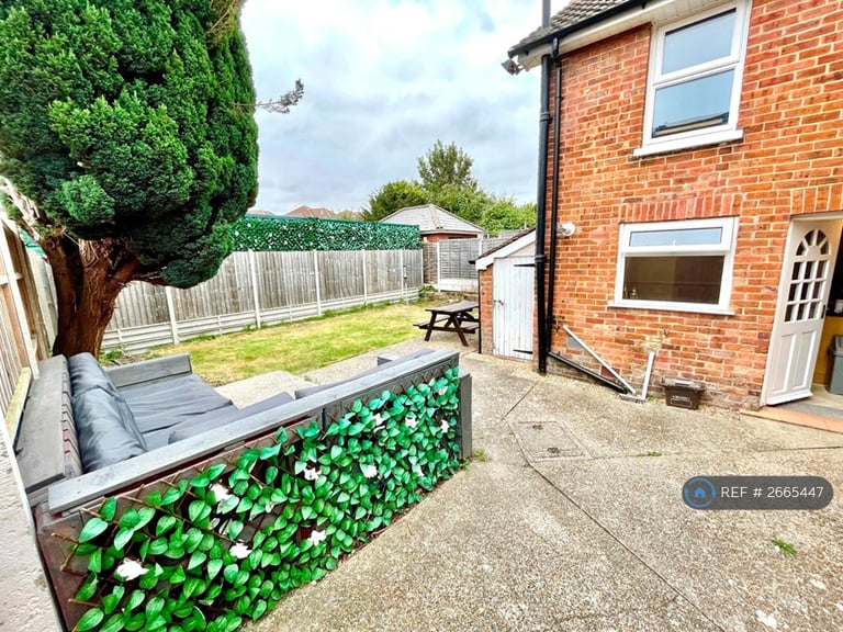 4 bedroom house in Melville Road, Bournemouth, BH9 (4 bed) (#2665447)