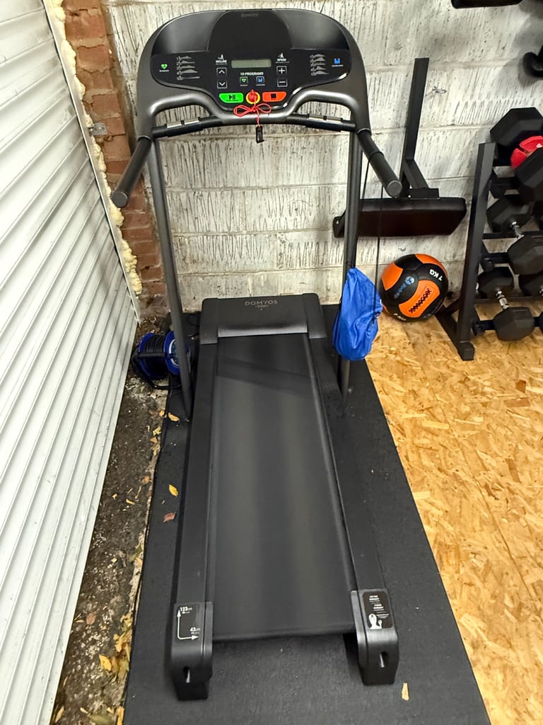 Domyos / Decathlon T520B Folding Treadmill 13 km/h with Incline – Collection Only