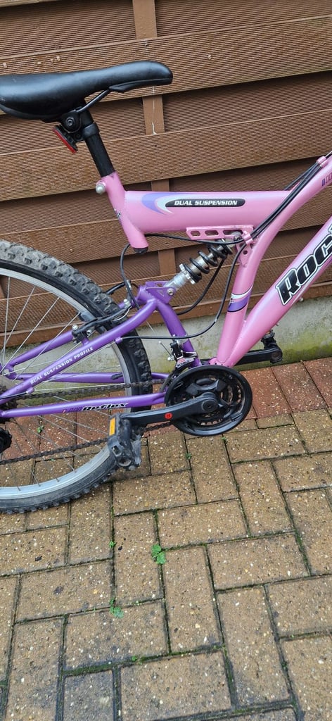 ROCKFOX REFLEX DUAL SUSPENSION 18 INCH FRAME 26 INCH WHEELS. VERY GOOD.